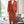 Charger l'image dans la galerie, L'image montre un homme élégant portant un costume trois pièces de couleur terracotta. Le costume est parfaitement ajusté, témoignant d'une confection soignée. La veste est à trois boutons, et le gilet assorti complète l'ensemble. Le tissu semble être d'une texture fine et légèrement texturée.
Le détail le plus marquant est le nœud papillon coloré, orné d'un motif floral discret qui apporte une touche de gaieté et de sophistication à l'ensemble sobre du costume.