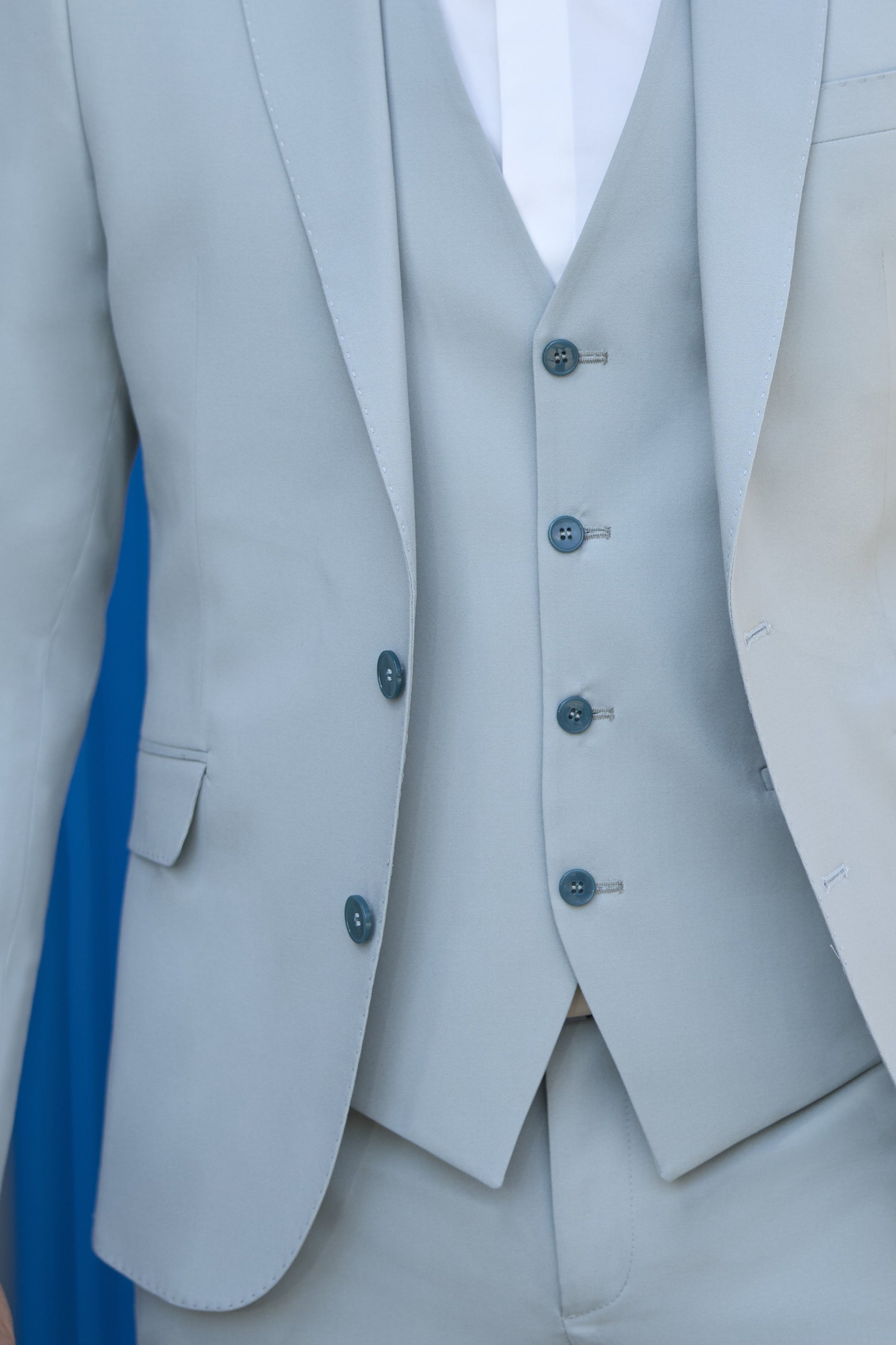 gros plan gilet d'n costume trois pièces vert d'eau